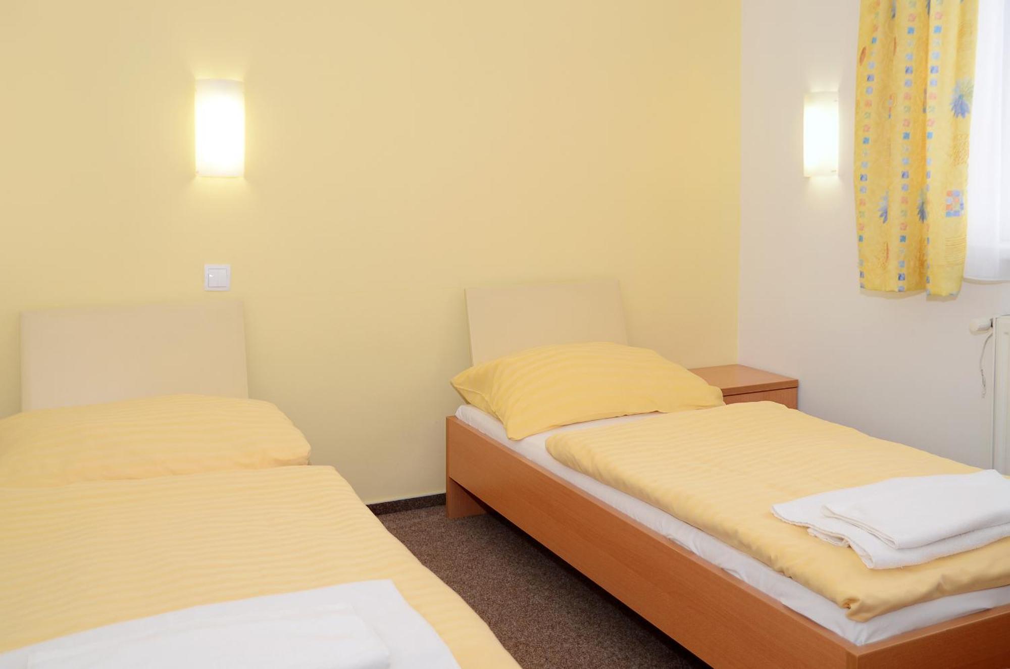 Hotel Imos Прага Экстерьер фото