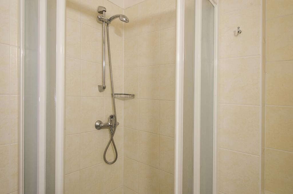 Hotel Imos Прага Экстерьер фото